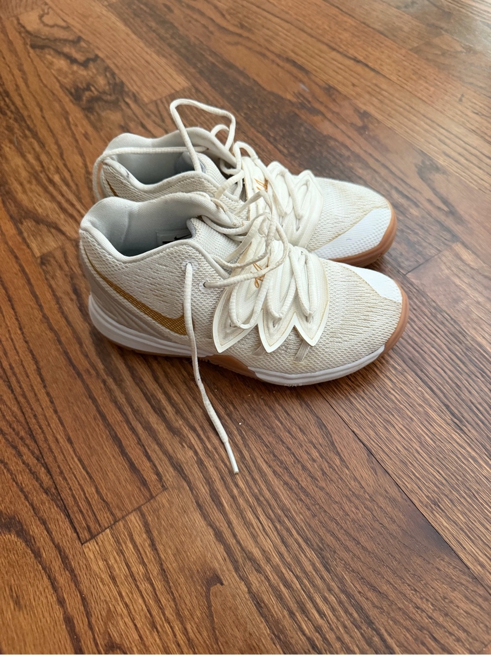 Nike Kid’s Kyrie’s Cream and Gold Basketball Shoes Size 13